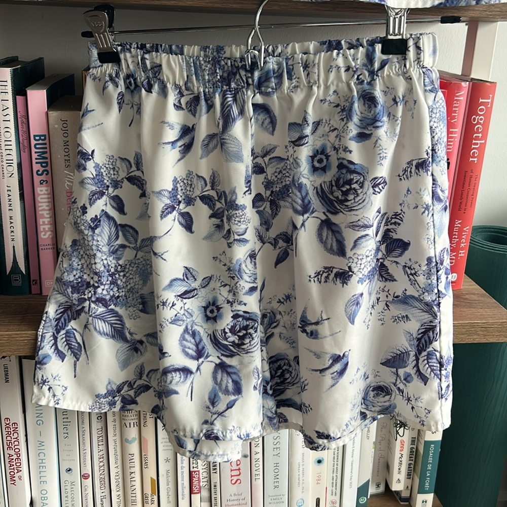 Floral Blue and White Women's Sleepwear Set - Picture 4 of 7